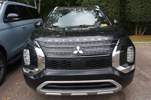 Used 2023 Mitsubishi Outlander SEL AWD/4WD image 3