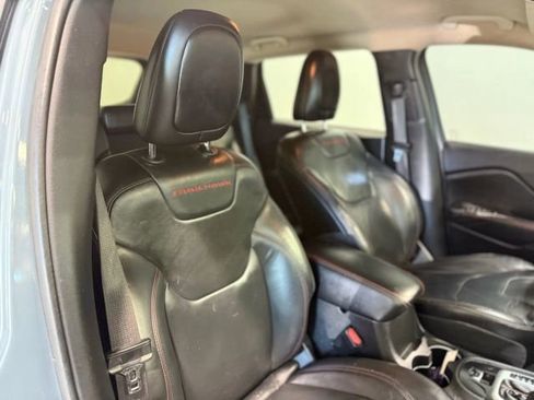 Used 2015 Jeep Cherokee Trailhawk w/ Comfort/Convenience Group image 76