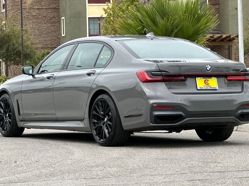 Used 2022 BMW 740i w/ M Sport Package RWD image 5