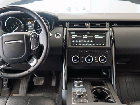 Used 2018 Land Rover Discovery SE image 12