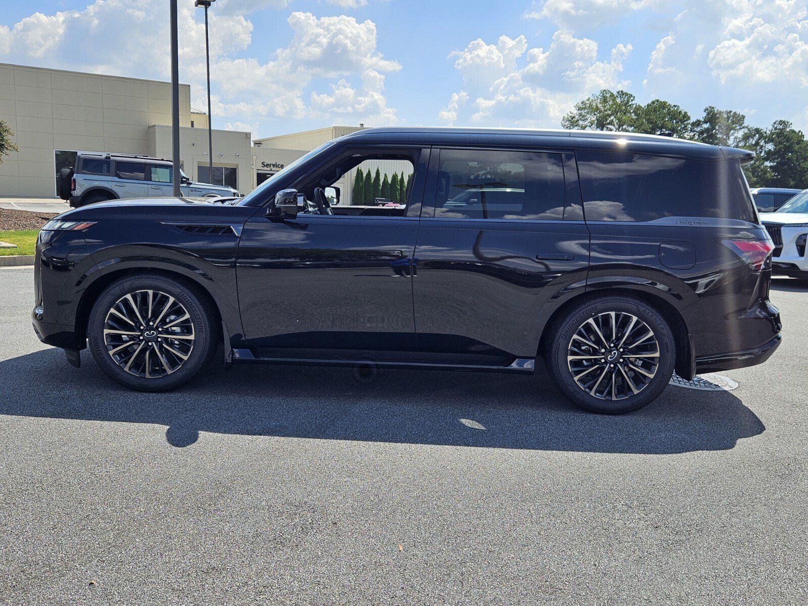 New 2027 INFINITI QX80 Autograph w/ Premium Cargo Package AWD/4WD image 9