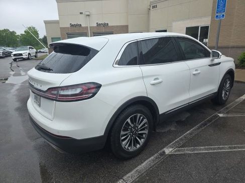 Used 2022 Lincoln Nautilus FWD w/ Premium Package image 5