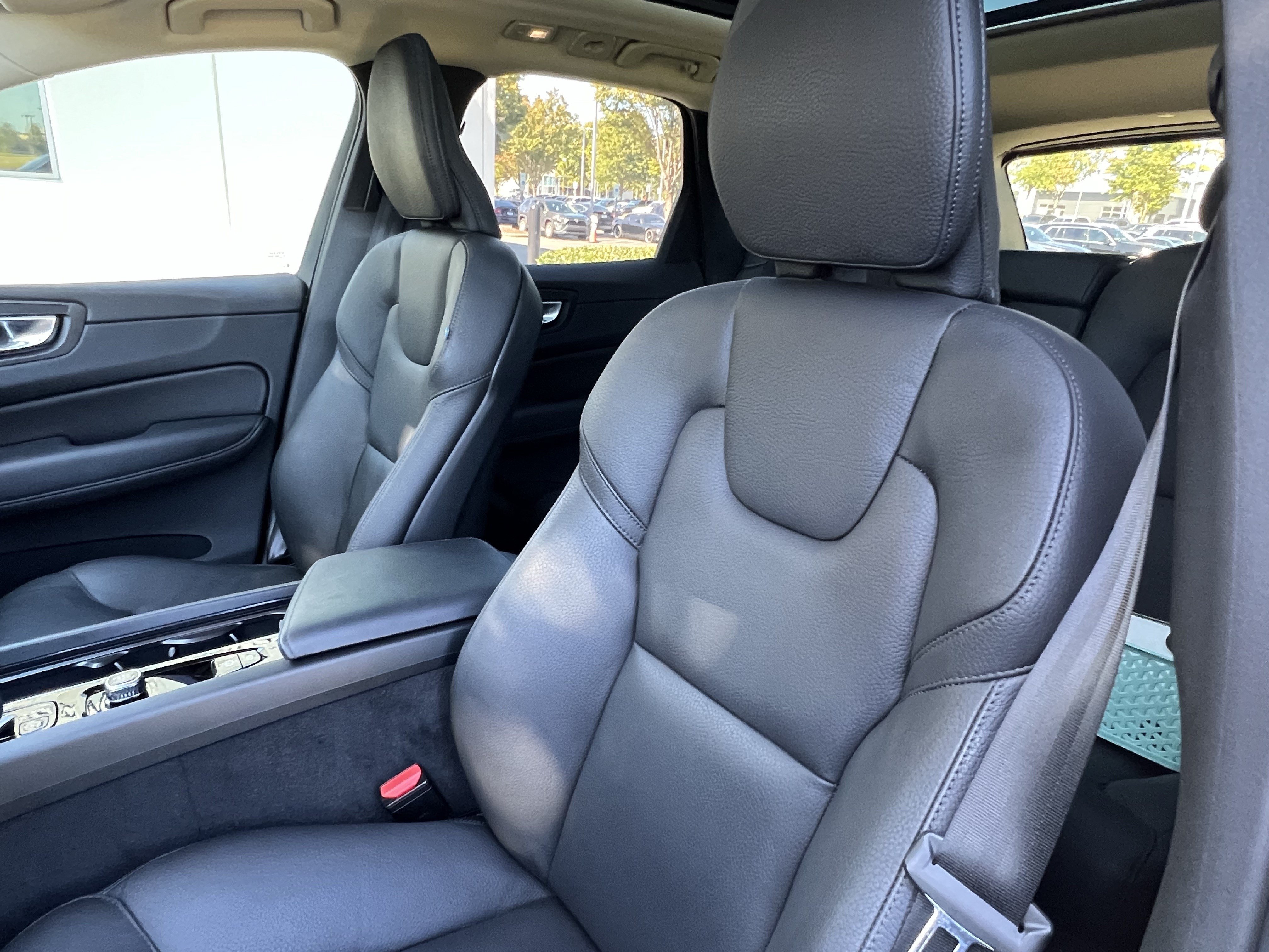 Used 2025 Volvo XC60 B5 Plus AWD/4WD image 16