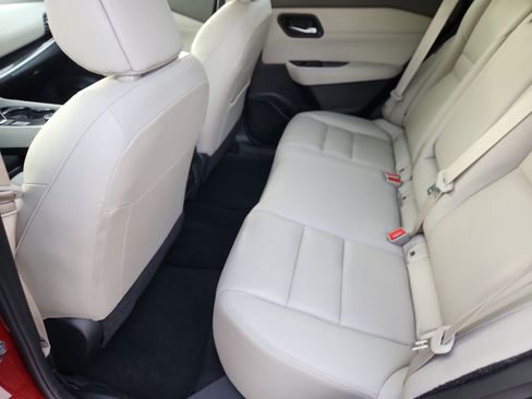 Used 2023 Nissan Rogue SL w/ SL Premium Package image 11