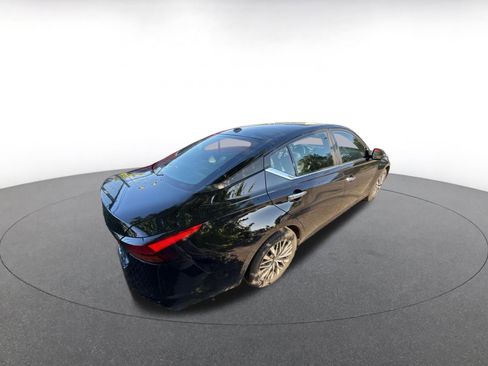 Used 2025 Nissan Altima 2.5 SV FWD image 15