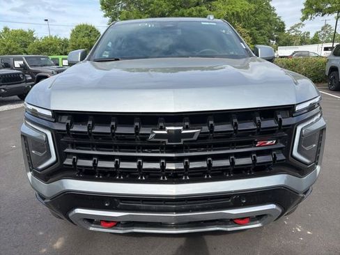 Used 2025 Chevrolet Suburban Z71 AWD/4WD image 8
