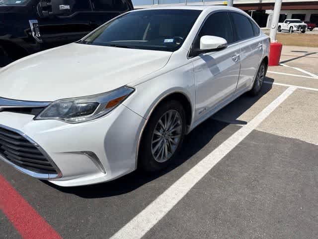 Used 2017 Toyota Avalon Limited FWD image 2