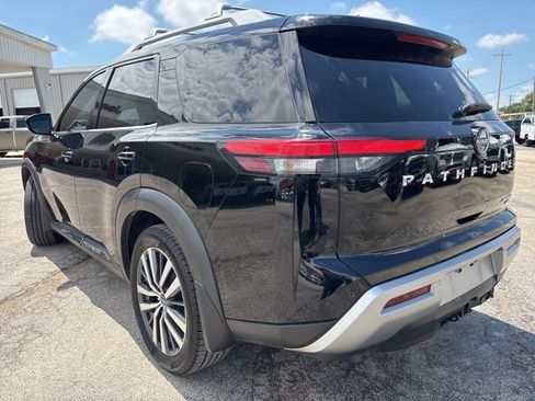 Used 2022 Nissan Pathfinder Platinum w/ Cargo Package AWD/4WD image 4