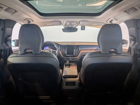 Used 2023 Volvo XC60 B5 Plus image 29