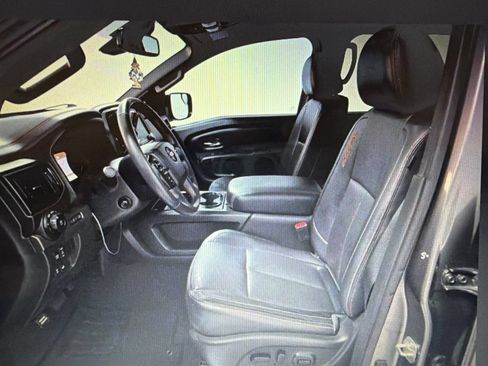 Used 2021 Nissan Titan PRO-4X w/ Pro-4x Convenience Package AWD/4WD image 10