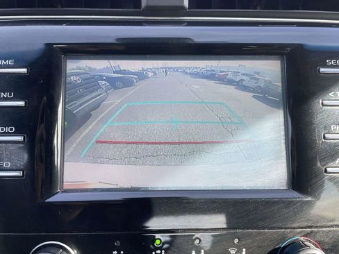 Used 2018 Toyota Camry LE image 38