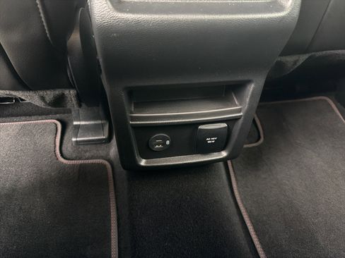 Used 2021 Ford Edge ST-Line image 5