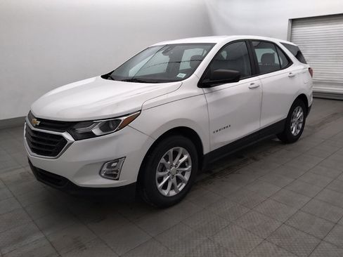 Used 2021 Chevrolet Equinox LS FWD image 2