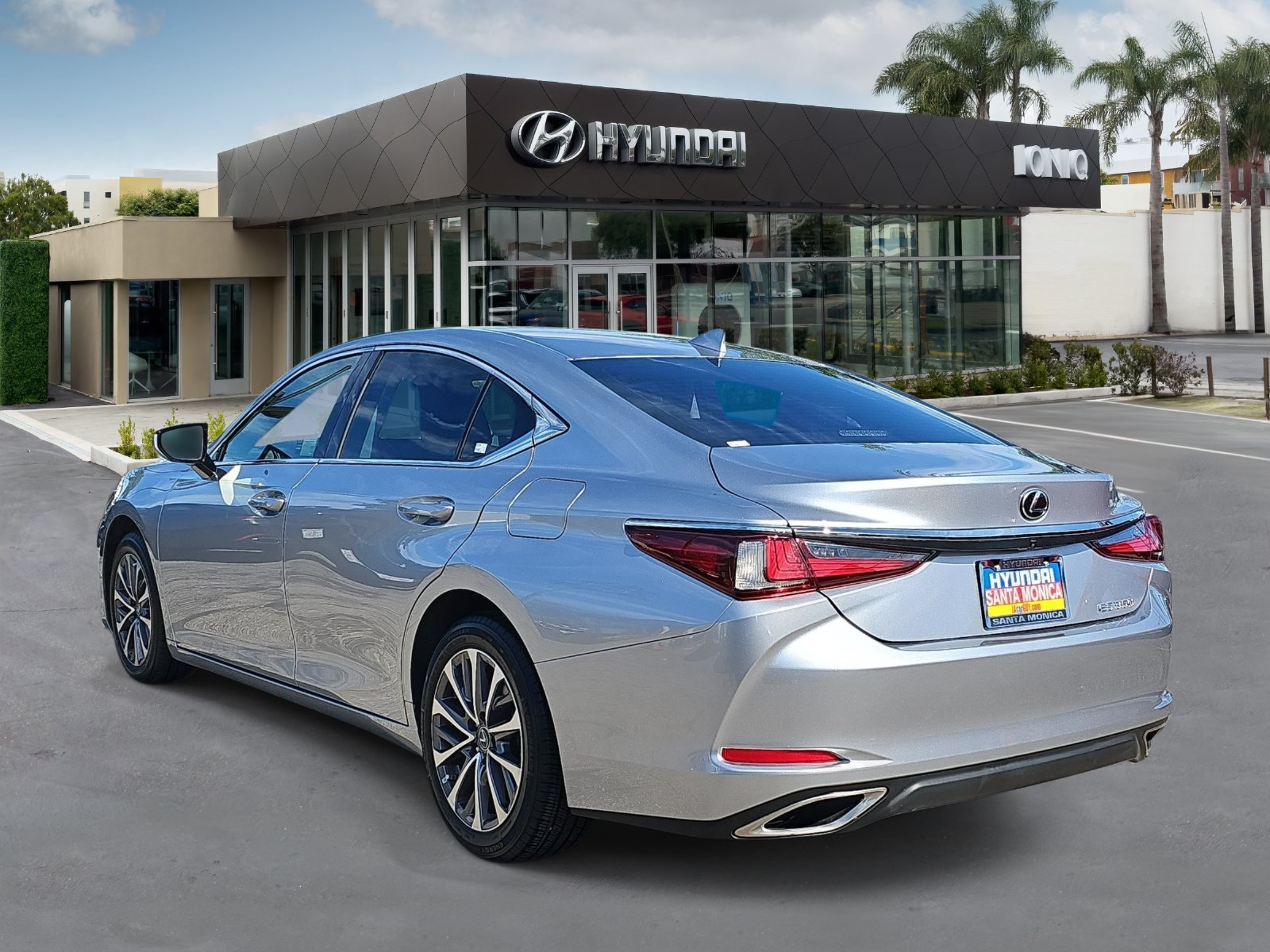 Used 2022 Lexus ES 350 w/ Accessory Package FWD image 5