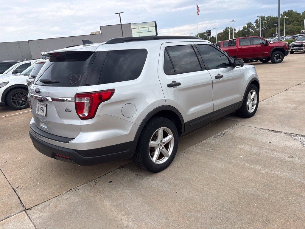 Used 2018 Ford Explorer FWD image 3