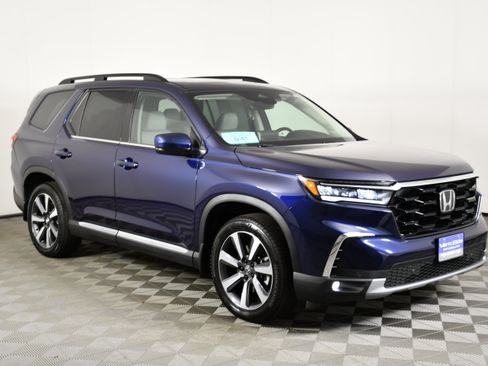 Certified 2025 Honda Pilot Touring image 4
