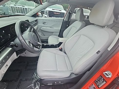 Used 2024 Hyundai Kona Limited image 11