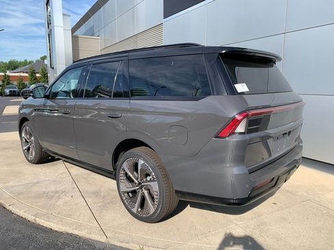 New 2026 Lincoln Navigator Black Label w/ Black Label Special Edition AWD/4WD image 10