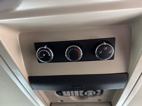 Used 2013 Chrysler Town & Country Touring image 31