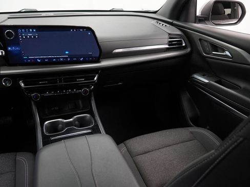 Used 2024 Chevrolet Traverse LT w/ Trailering Package FWD image 16