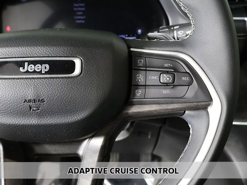 Used 2023 Jeep Grand Cherokee Limited AWD/4WD image 4
