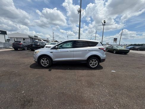Used 2017 Ford Escape SE FWD image 3