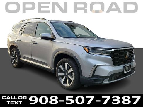 Used 2023 Honda Pilot Touring image 1