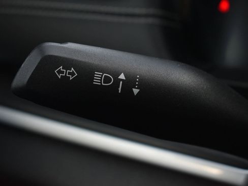 Used 2025 Jeep Grand Cherokee Altitude AWD/4WD image 23