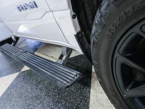 Used 2023 RAM 1500 Laramie AWD/4WD image 39
