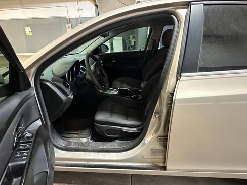 Used 2012 Chevrolet Cruze LT FWD image 18