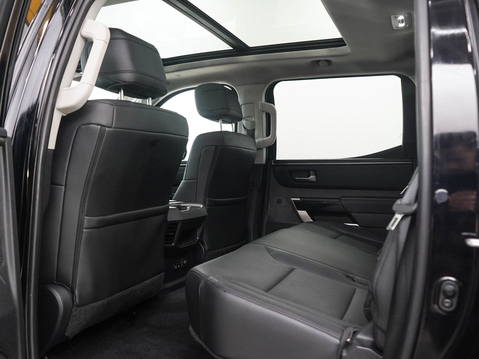 Used 2024 Toyota Tundra Limited AWD/4WD image 16
