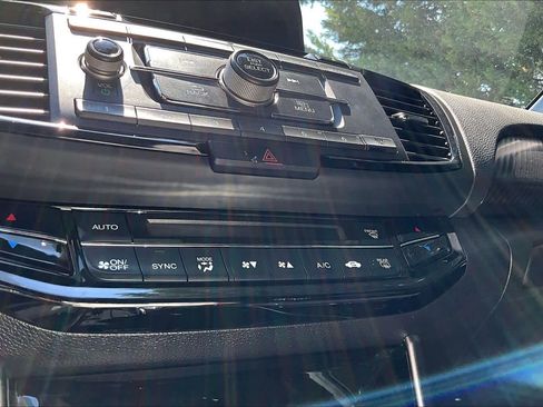 Used 2017 Honda Accord Sport image 33