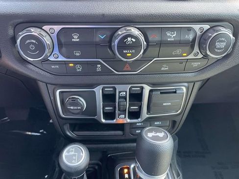 Used 2024 Jeep Wrangler Sport S image 21