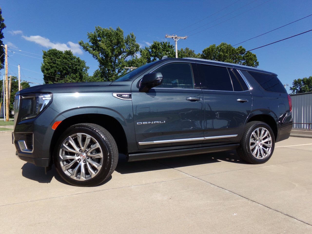 Used 2021 GMC Yukon Denali w/ Denali Ultimate Package AWD/4WD image 16