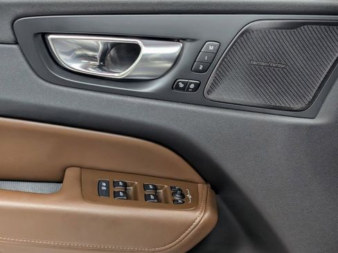 Used 2024 Volvo XC60 B5 Ultimate image 13