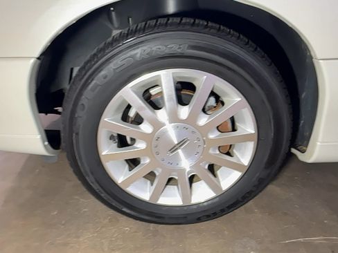 Used 2007 Lincoln Town Car Signature RWD image 96