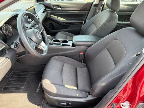 Used 2024 Nissan Altima 2.5 SV FWD image 12