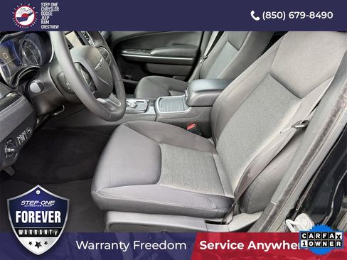 Used 2022 Chrysler 300 Touring image 12