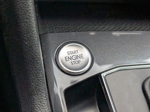 Used 2021 Volkswagen Tiguan SE FWD image 17
