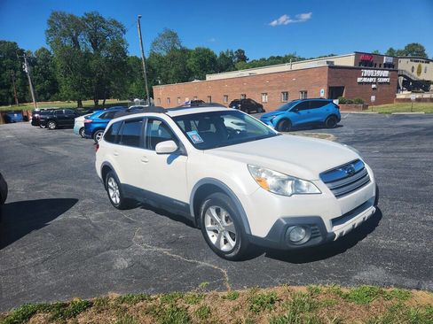 Used 2013 Subaru Outback 2.5i Limited AWD/4WD image 3
