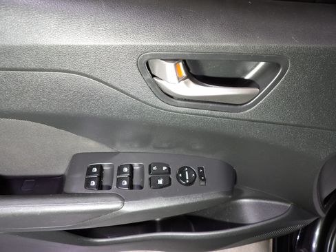 Used 2021 Hyundai Accent SE FWD image 8