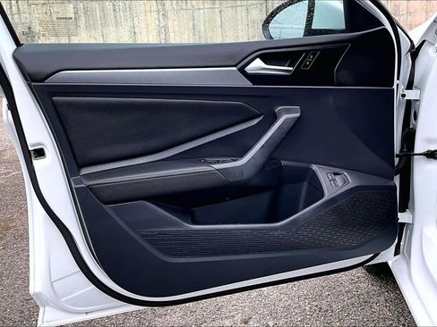 Used 2023 Volkswagen Jetta SE image 21