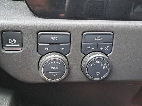 Used 2025 Chevrolet Silverado 1500 LT image 17