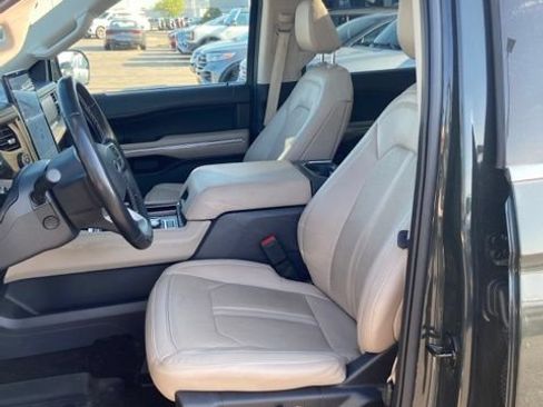 Used 2023 Ford Expedition Limited AWD/4WD image 5