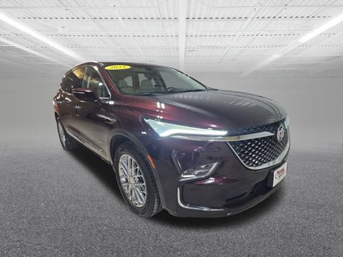 Used 2023 Buick Enclave Avenir w/ Avenir Technology Package image 4