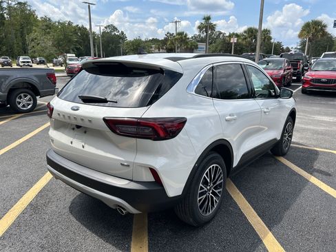 New 2025 Ford Escape SE image 8