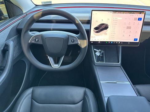 Used 2026 Tesla Model Y 2WD image 24