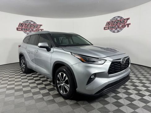 Used 2021 Toyota Highlander XLE image 9