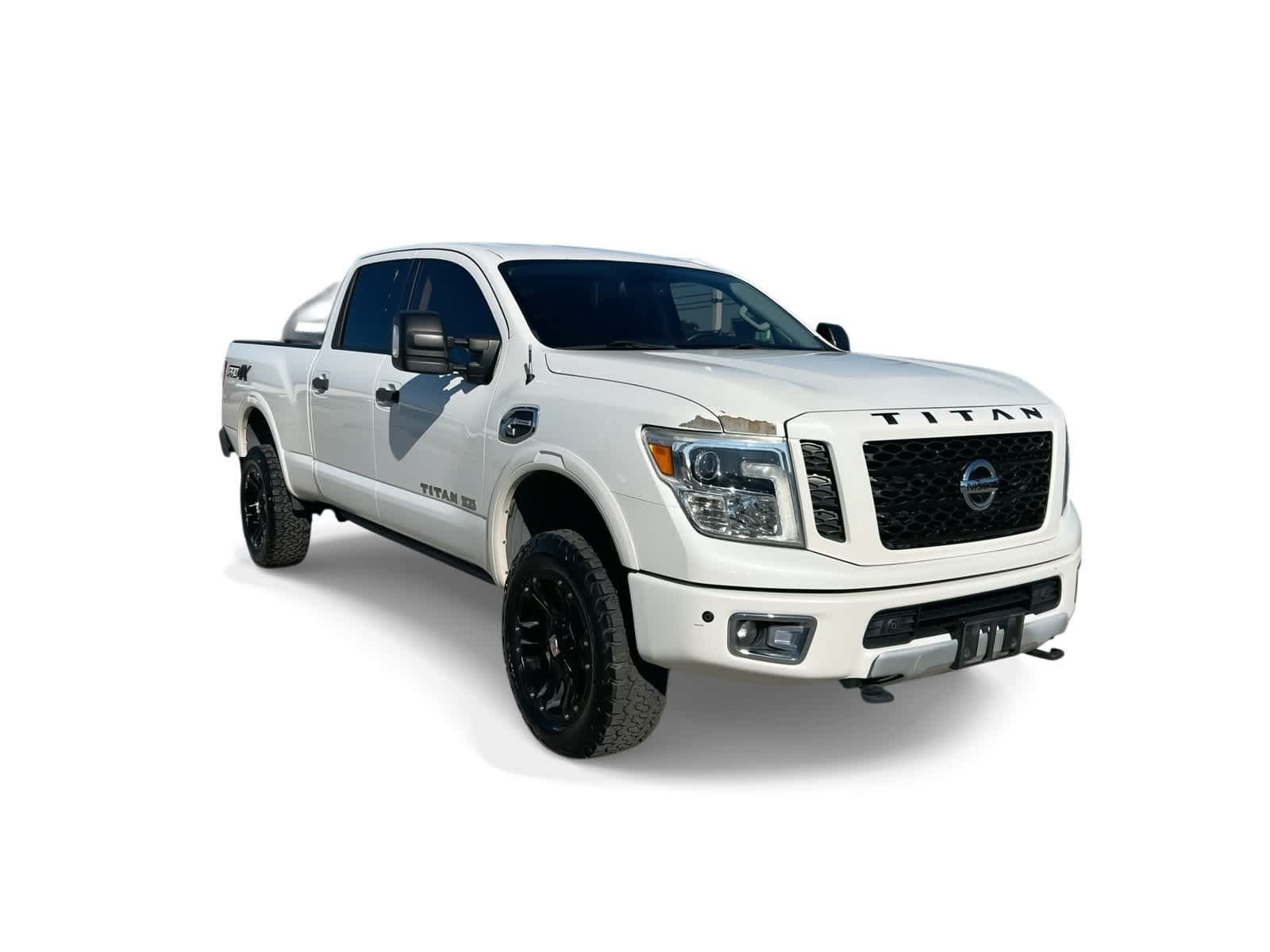 Used 2017 Nissan Titan PRO-4X w/ Pro-4x Convenience Package AWD/4WD image 2