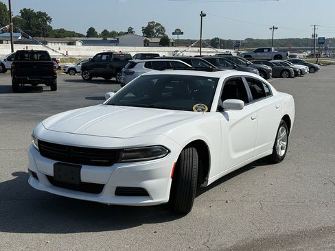 Used 2019 Dodge Charger SXT w/ Leather Interior Group RWD image 3